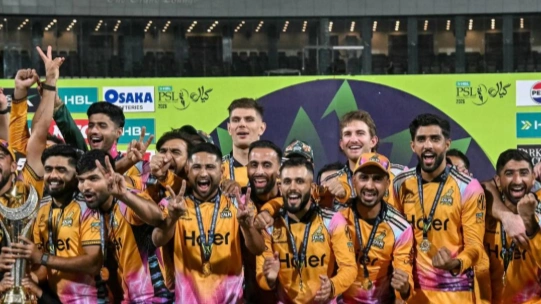 PSL டி20 மகுடம் சூடியது பெஷாவர் ஜல்மி: இறுதிப்போட்டியில் ஐதராபாத் அணியை வீழ்த்தி அபார வெற்றி!