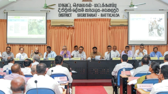 அடுத்த வரவுசெலவுத் திட்டத்தில் கிராமப்புற வீதிகள் மற்றும் குடிநீர் பிரச்சினைகளுக்கு விசேட அவதானம்: மட்டக்களப்பில் ஜனாதிபதி உறுதி