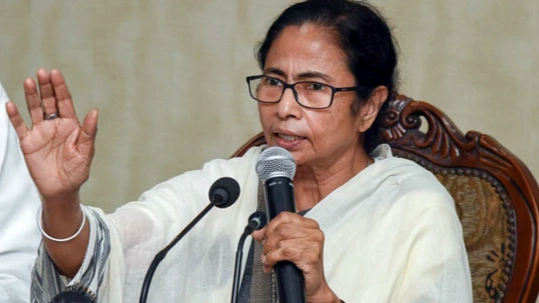 "மத்தியில் உள்ள பாஜக அரசு விரைவில் அகற்றப்படும்" - மம்தா பானர்ஜி அதிரடி முழக்கம்!