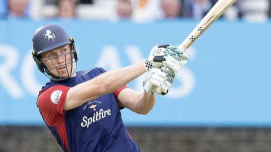 Zak Crawley-யின் அதிரடி அரைசதம்: Sussex-ஐ அதன் சொந்த மண்ணில் வீழ்த்தி Kent Spitfires த்ரில் வெற்றி