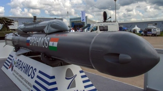 தென் சீனக் கடலில் சீனாவின் ஆதிக்கம்: இந்தியாவின் BrahMos ஏவுகணைகள் மூலம் பதிலடி கொடுக்கத் தயாராகும் ASEAN நாடுகள்