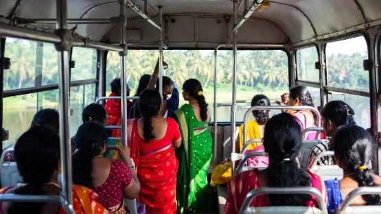 கேரளாவில் மகளிருக்கான இலவச பேருந்து பயணம்: வதந்தியும், அரசின் தற்போதைய நிலைப்பாடும் என்ன?