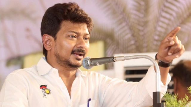 திமுக அரசின் சாதனைகளுக்கு தற்போதைய அரசு ஸ்டிக்கர் ஒட்டுகிறது - உதயநிதி ஸ்டாலின் கடும் விமர்சனம்