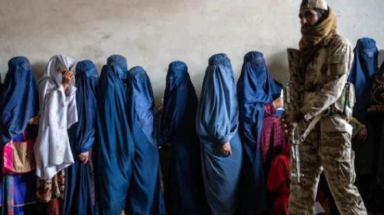 Afghanistan-இல் அடக்குமுறை தீவிரம்: ஹிஜாப் விதிகளை மீறியதாக பெண்கள் கைது