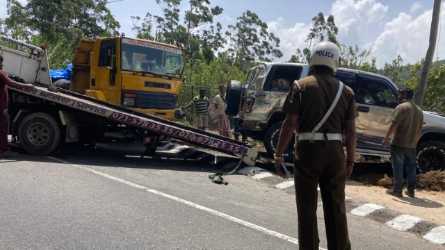 ஹக்கலையில் பாரவூர்தி ஏற்படுத்திய தொடர் விபத்து: மூன்று வாகனங்கள் சேதம், பயணிகள் காயங்களுடன் உயிர் தப்பினர்
